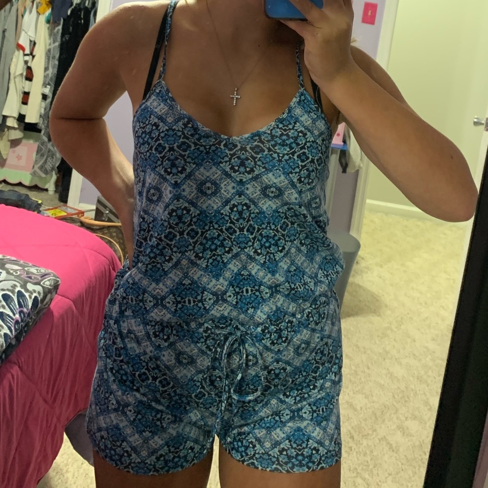 Blue romper tags still on! - Picture 2 of 2